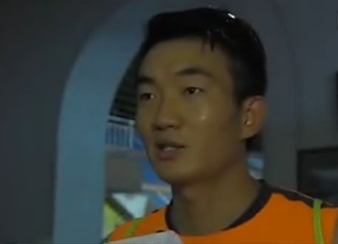 逐渐地，丹米尔对永远处在事件的外面，观看历史的轮回，却无法介人而感到绝缘的孤独。